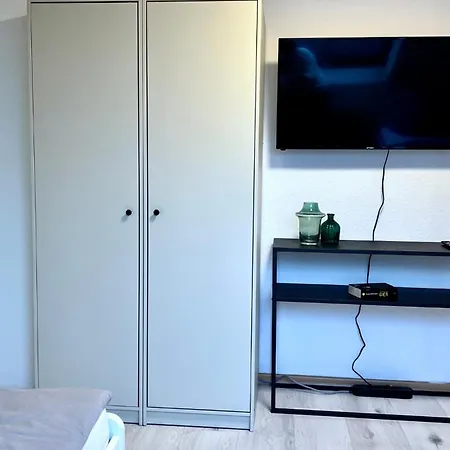 Apartment Bege Work Retreat